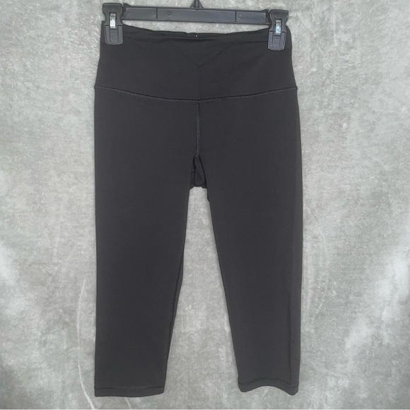 Victoria’s Secret Sport Black Knockout Crop Athletic Workout Capris Size XS - Picture 1 of 8